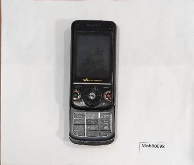 Сотовый телефон Sony Ericsson Walkman слайдер без АКБ, задней крышки, экран не разбит 